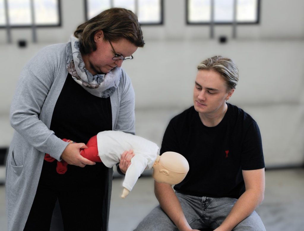 Ensiapukouluttaja Miia Rosenqvist, ota yhteyttä!